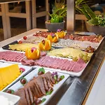 Oasis Lanz Mate Szálloda 4*