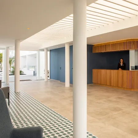 Hotell Oasis Lanz Mate 4*
