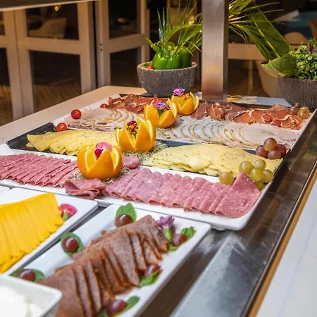 Oasis Lanz Mate Ξενοδοχείο 4*