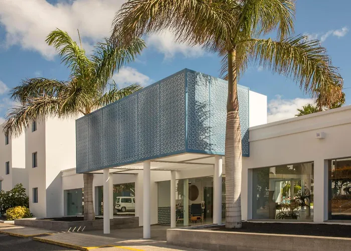 Oasis Lanz Mate Отель