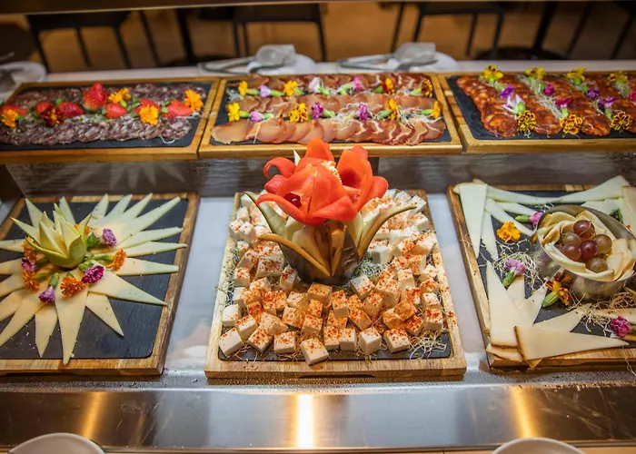 Отель Oasis Lanz Mate 4*