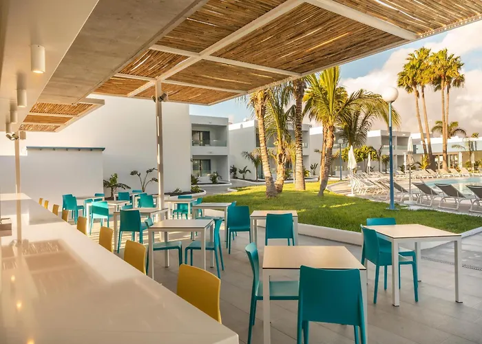 Oasis Lanz Mate Отель