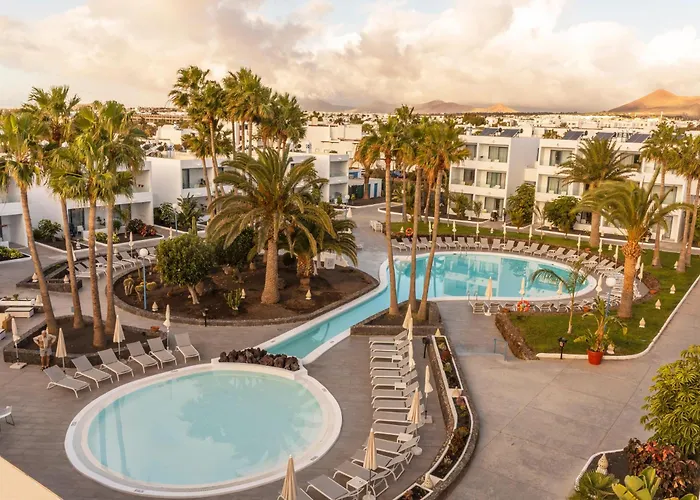 Oasis Lanz Mate Отель