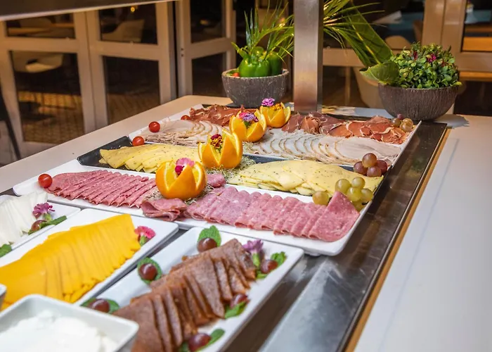 Oasis Lanz Mate Отель 4*