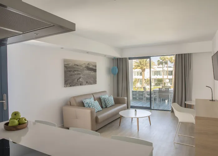 Отель Oasis Lanz Mate